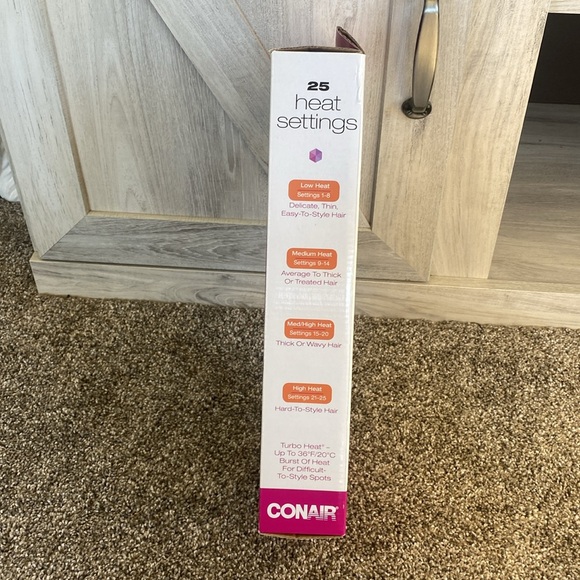 NIB Instant Heat CONAIR 3/4in. styling brush - 25 heat settings - Picture 4 of 6